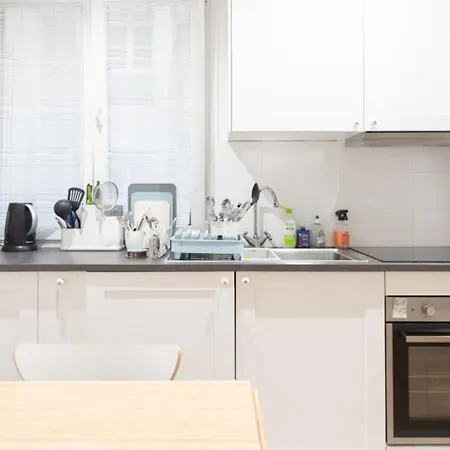 T3 Bright And Family Close Republique Apartment